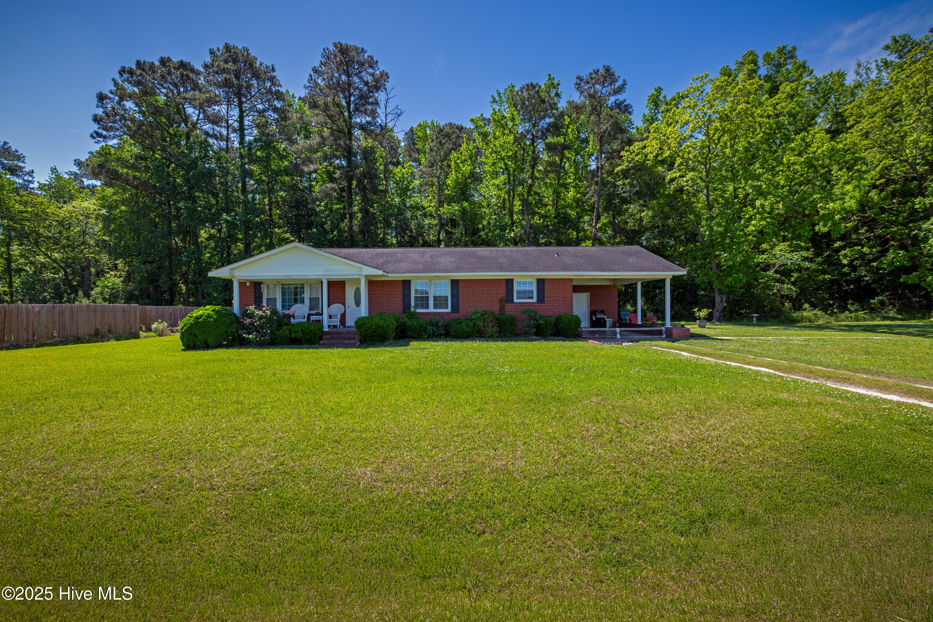 4173 Middle Road Trenton, NC 28585 - Photo 1 of 35 20250507-Rock I (2349 of 1)