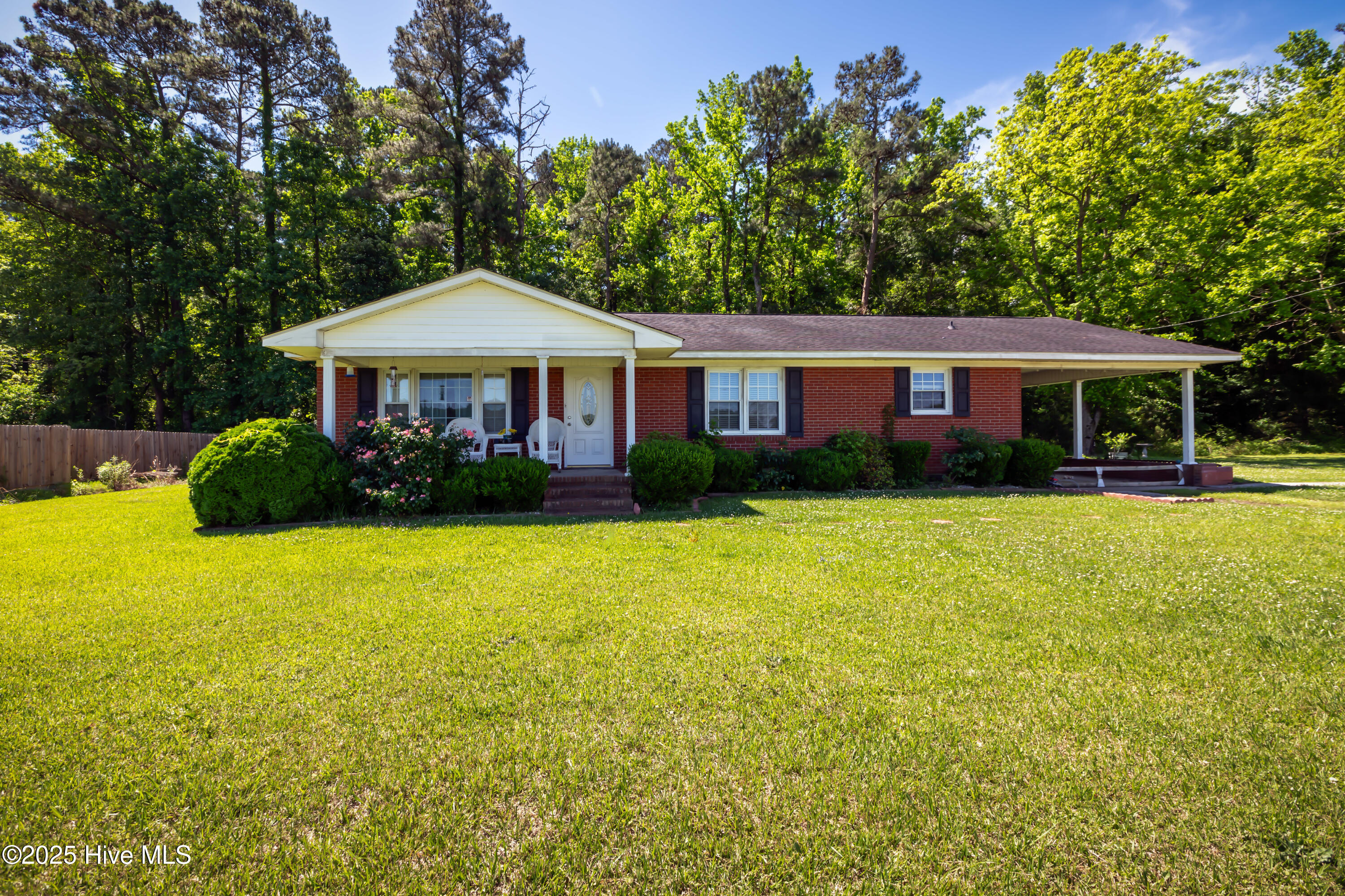 4173 Middle Road Trenton, NC 28585 - Photo 4 of 35 20250507-Rock I (2353 of 1)