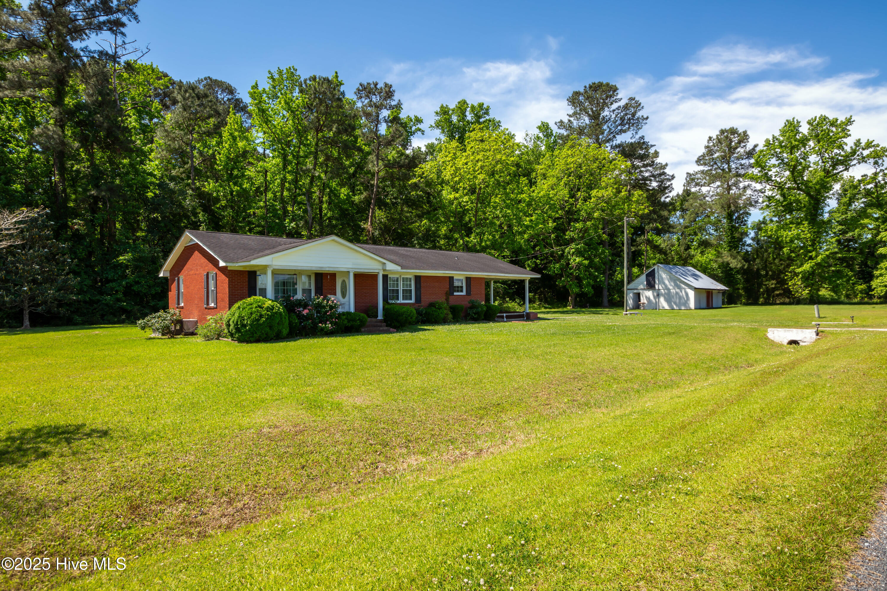 4173 Middle Road Trenton, NC 28585 - Photo 5 of 35 20250507-Rock I (2351 of 1)