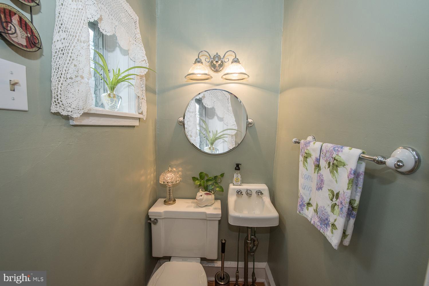 51 East Clearfield Road Havertown, PA 19083 - Photo 23 of 39 Main level powder room