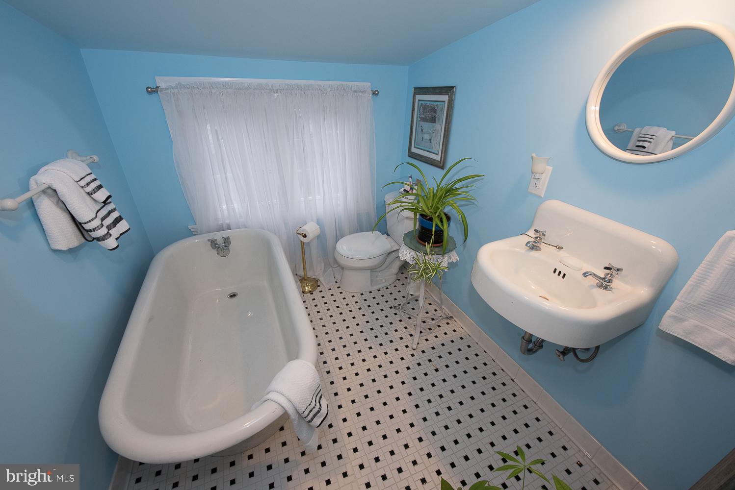 51 East Clearfield Road Havertown, PA 19083 - Photo 34 of 39 3rd Floor Bath