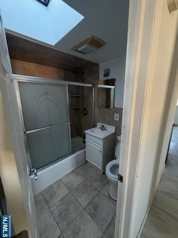 $2,000 | 114 Glover Avenue, Unit 2, Woodland Park, NJ 07424