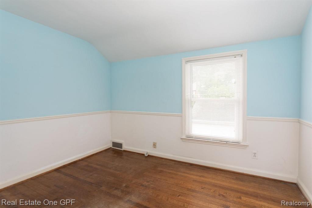 427 Moran Road Grosse Pointe Farms, MI 48236 - Photo 17 of 29