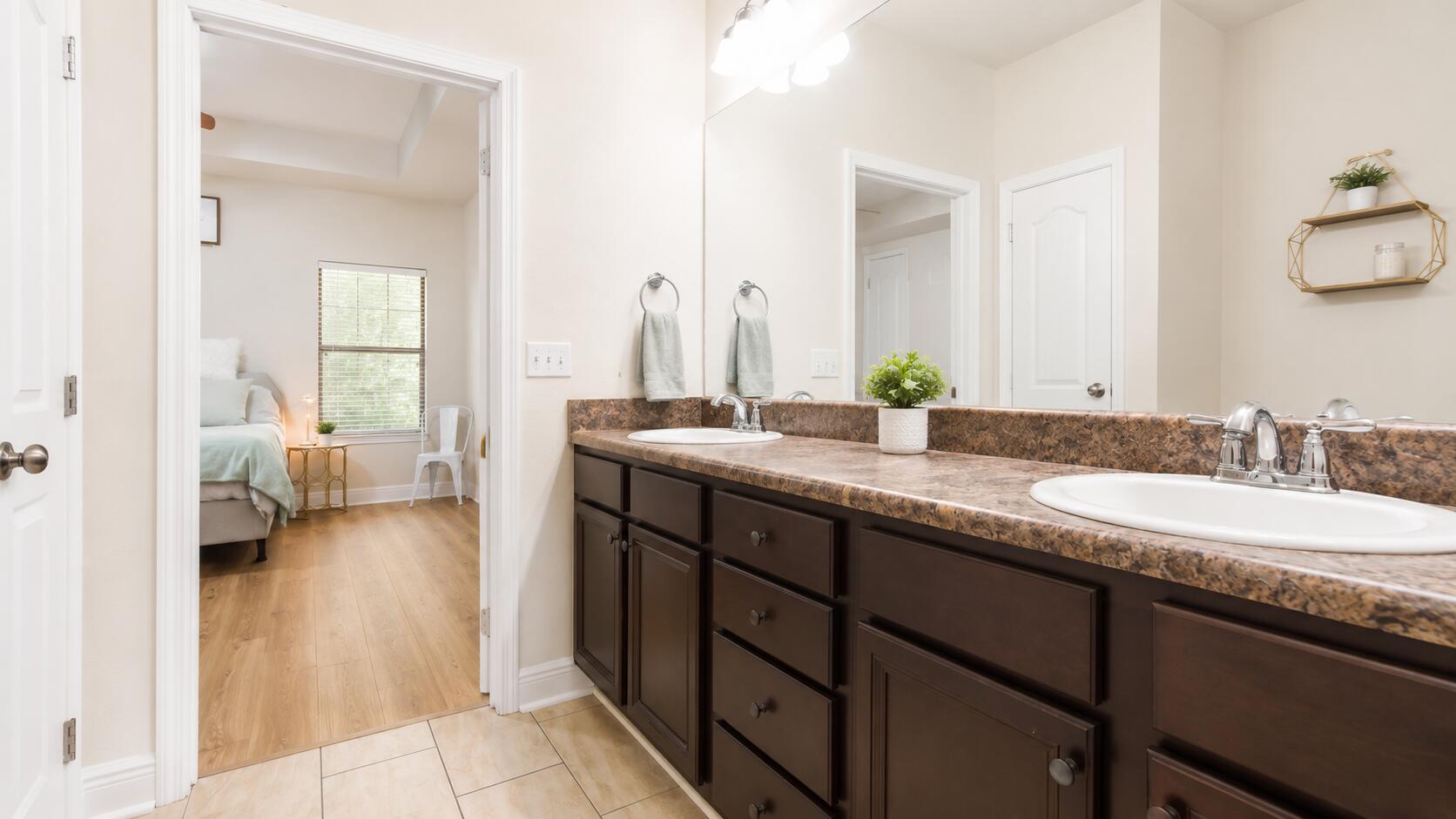 446 Mango Lane Freeport, FL 32439 - Photo 11 of 18 446 Mango Master Bath 2