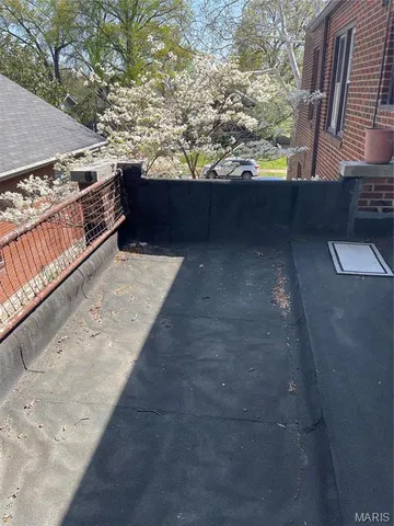 $1,095 | 1340 Yale Avenue, Unit 2S, Richmond Heights, MO 63117