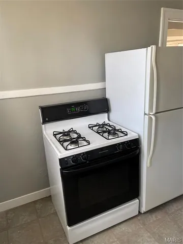 $1,095 | 1340 Yale Avenue, Unit 2S, Richmond Heights, MO 63117