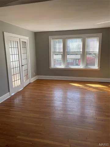 $1,095 | 1340 Yale Avenue, Unit 2S, Richmond Heights, MO 63117