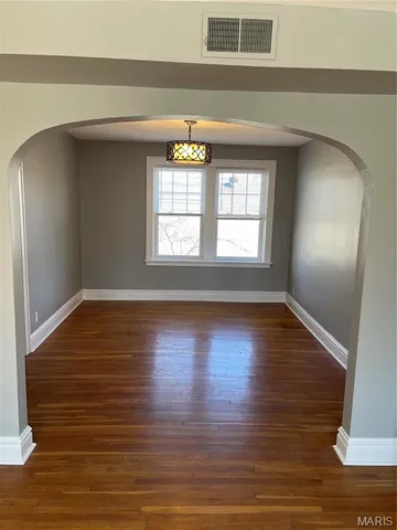 $1,095 | 1340 Yale Avenue, Unit 2S, Richmond Heights, MO 63117