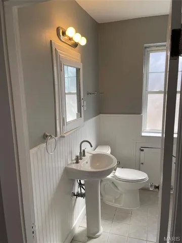 $1,095 | 1340 Yale Avenue, Unit 2S, Richmond Heights, MO 63117