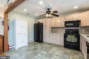 $2,600 | 1021 Mayflower Drive, Newark, DE 19711