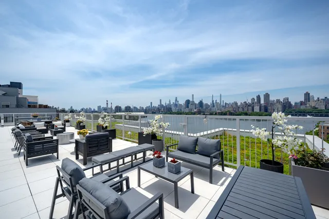 $598,000 | 30-05 Vernon Boulevard, Unit 3G | Astoria