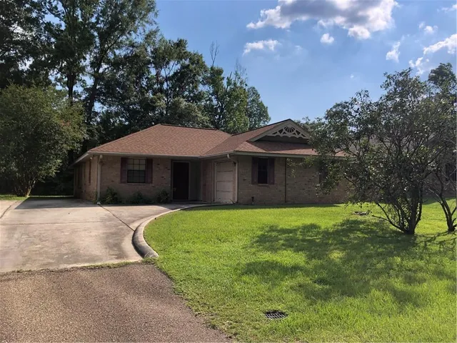 $1,500 | 315 West 9th Avenue, Covington, LA 70433