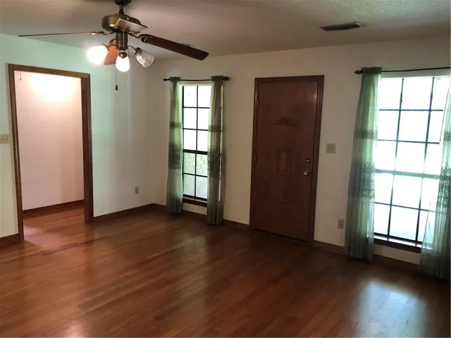 $1,500 | 315 West 9th Avenue, Covington, LA 70433
