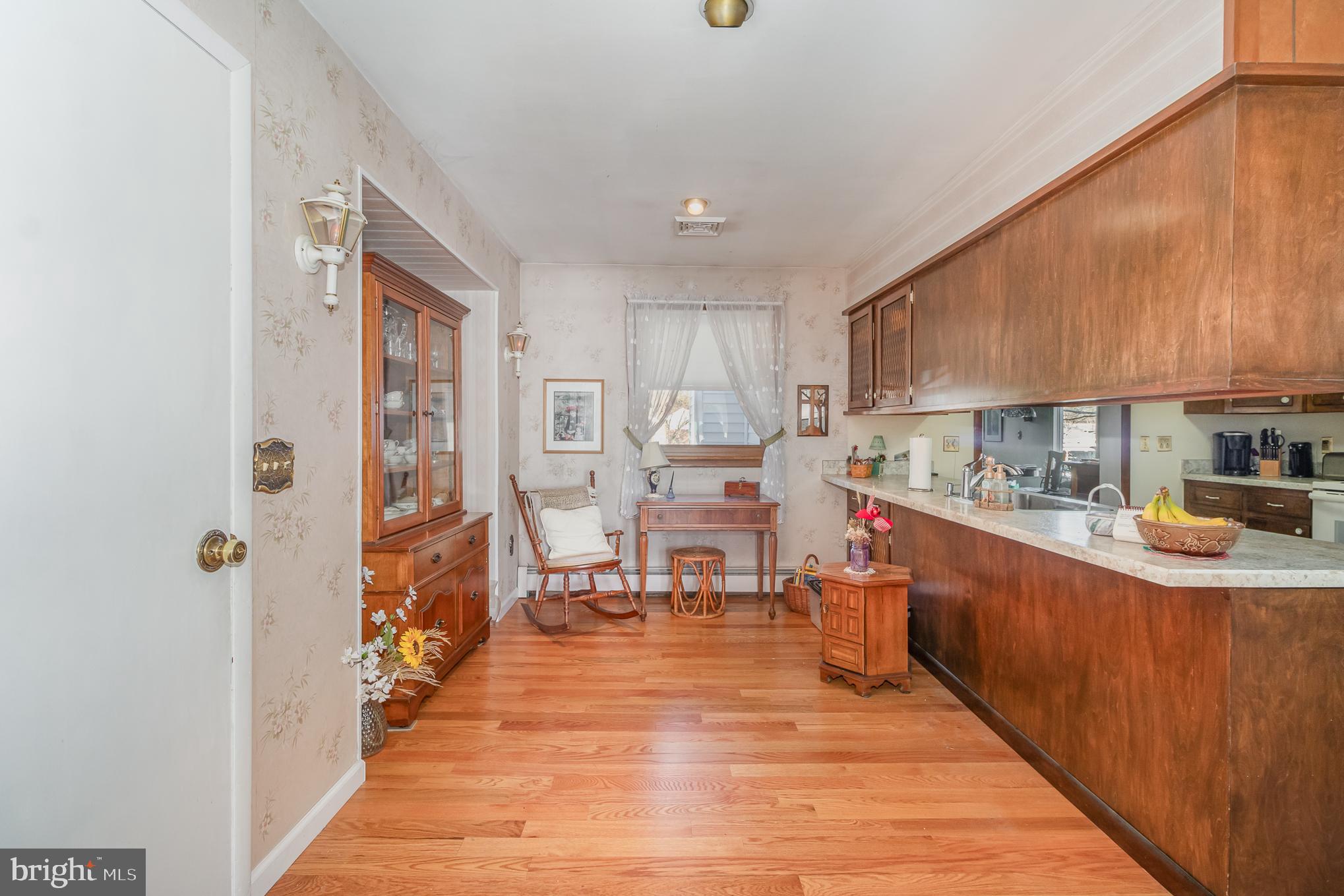 429 Springlake Road Harrisburg, PA 17112 - Photo 7 of 33 Dining Room with Easy Serving from Kitchen