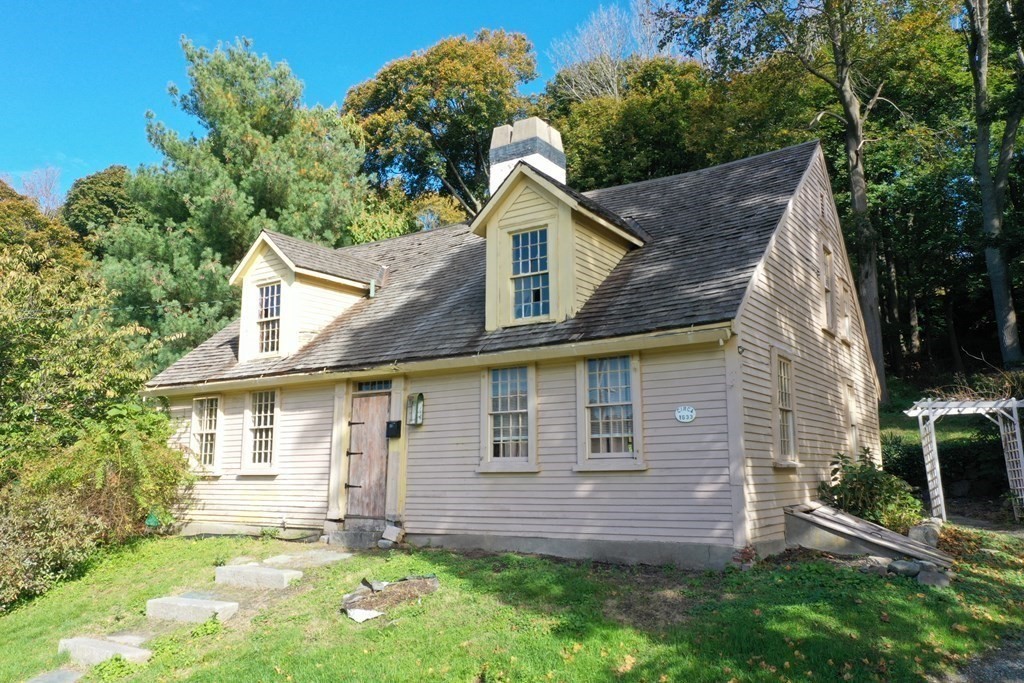 116 Spring Street Hull, MA 02045 - Photo 2 of 37 a front view of a house with garden