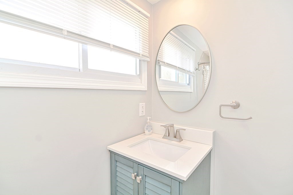 37 Center Street Northbridge, MA 01588 - Photo 11 of 39