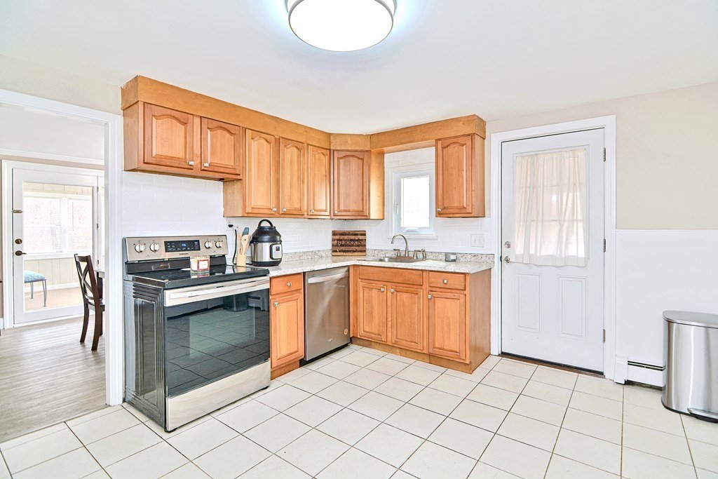 37 Center Street Northbridge, MA 01588 - Photo 17 of 39