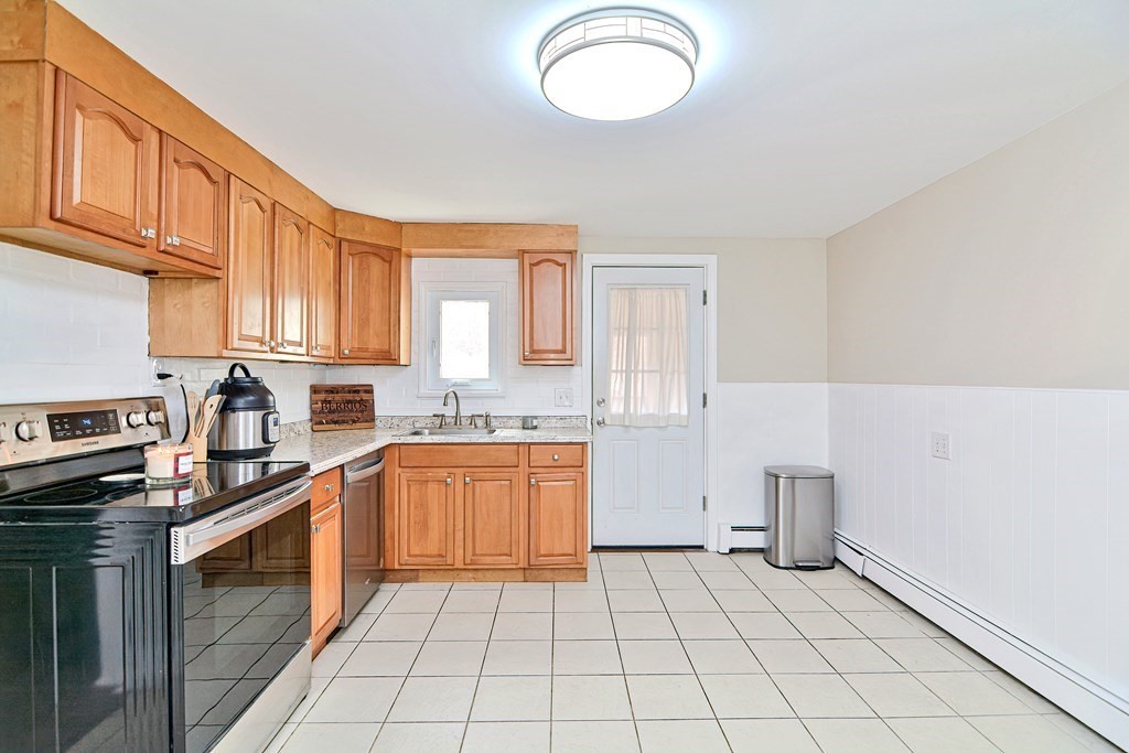 37 Center Street Northbridge, MA 01588 - Photo 18 of 39