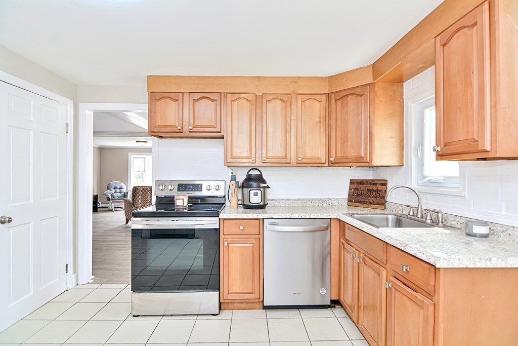 37 Center Street Northbridge, MA 01588 - Photo 19 of 39