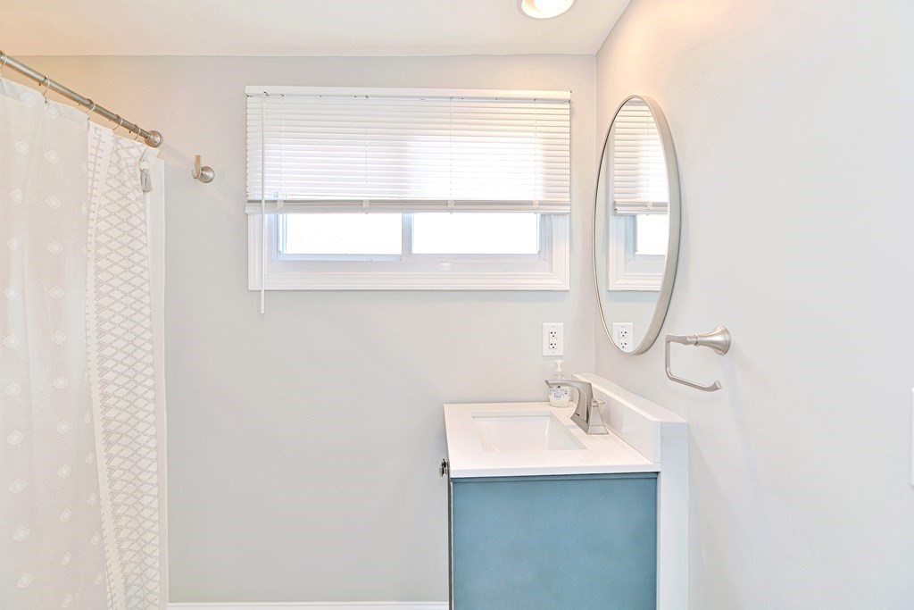 37 Center Street Northbridge, MA 01588 - Photo 10 of 39