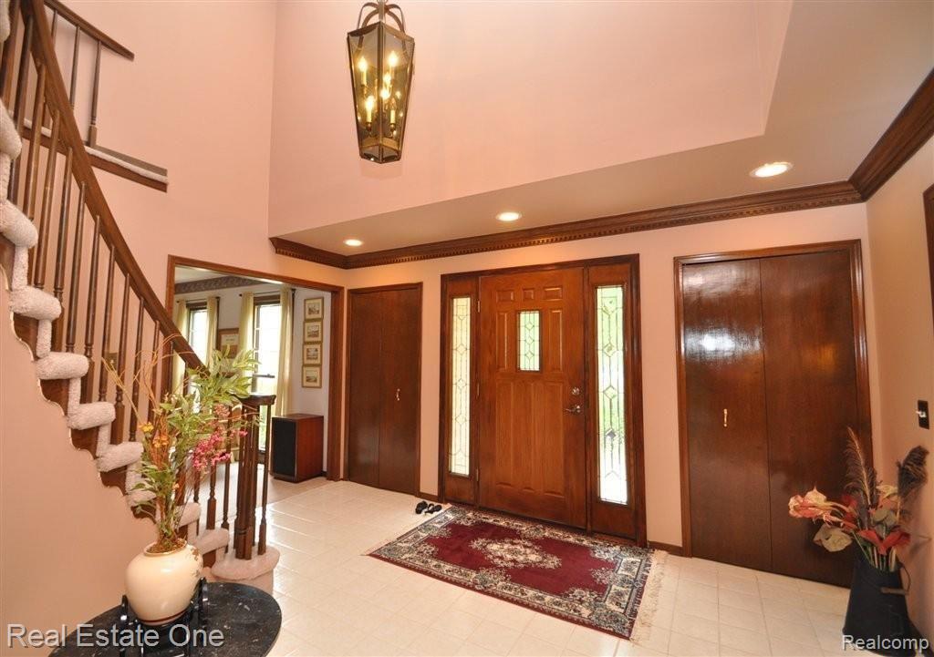 1698 North Kilburn Road Rochester, MI 48306 - Photo 5 of 43 2 Story Entrance