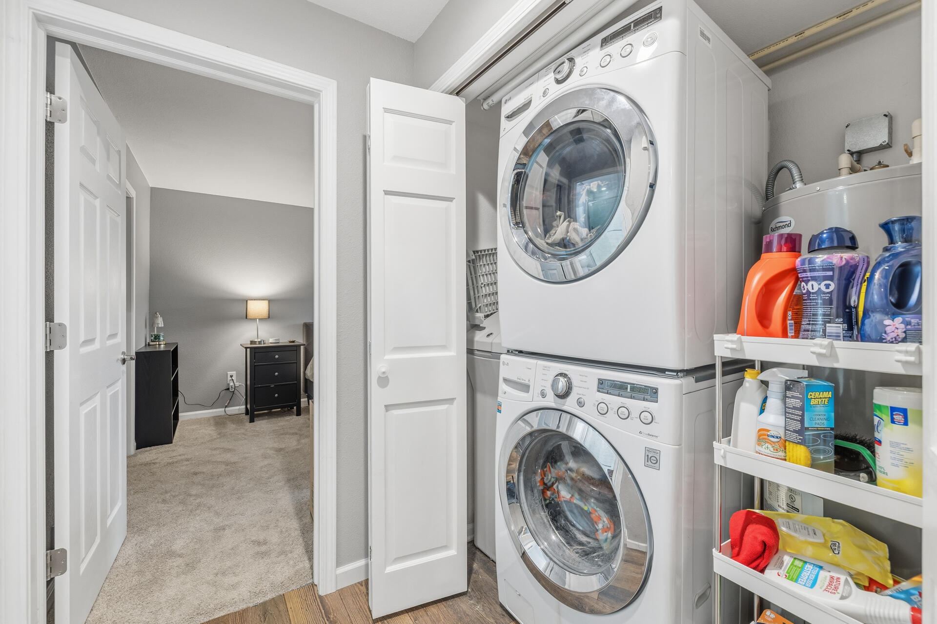 N16-w26593 Tall Reeds Lane, Unit E Pewaukee, WI 53072 - Photo 17 of 32 Laundry