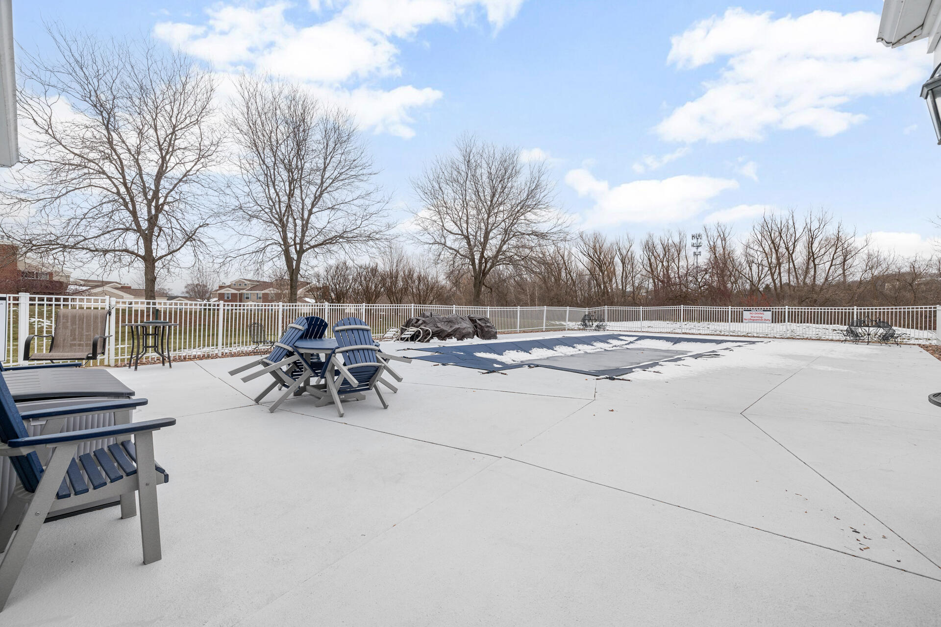 N16-w26593 Tall Reeds Lane, Unit E Pewaukee, WI 53072 - Photo 25 of 32 pool