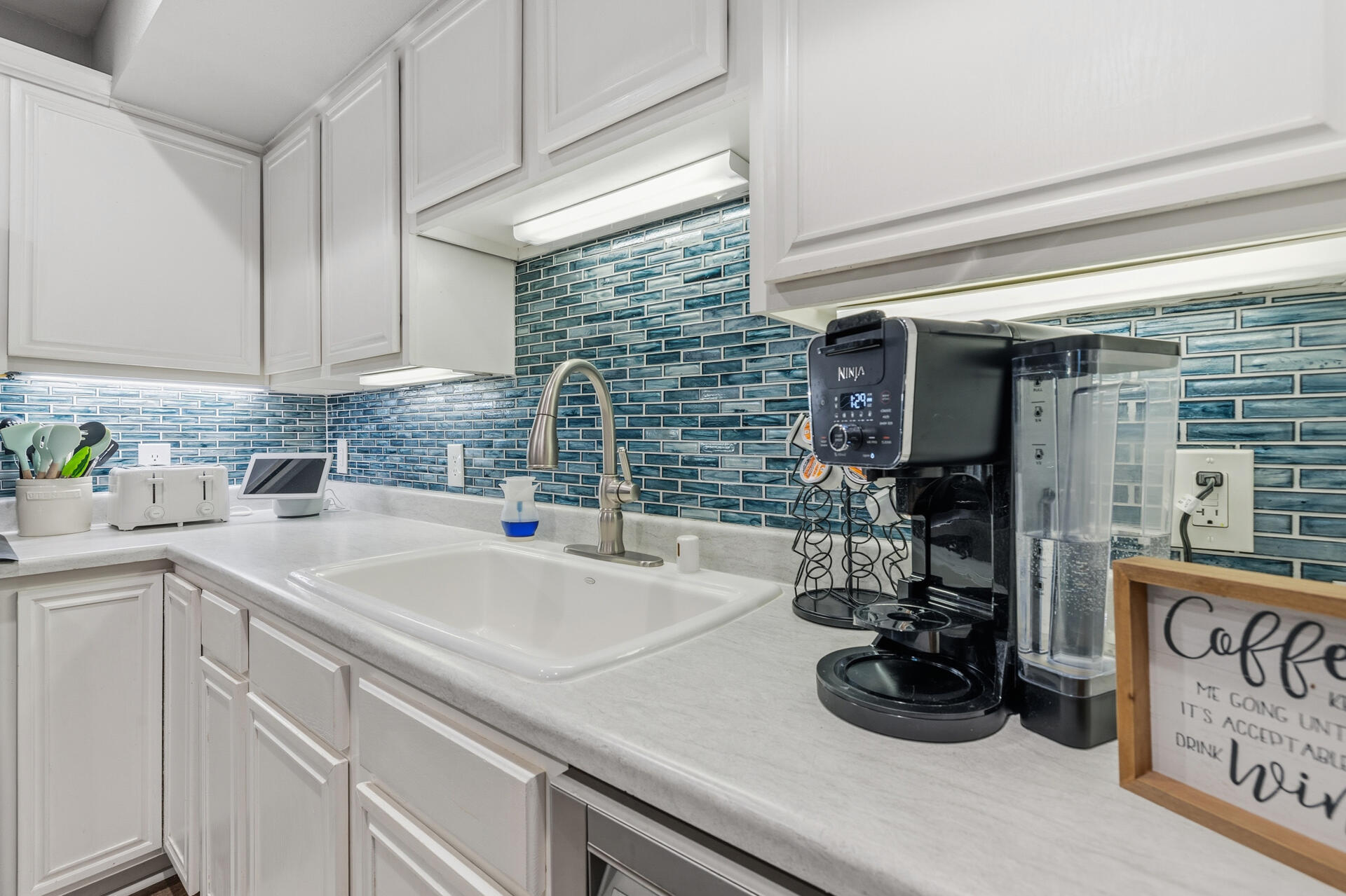 N16-w26593 Tall Reeds Lane, Unit E Pewaukee, WI 53072 - Photo 8 of 32 Kitchen