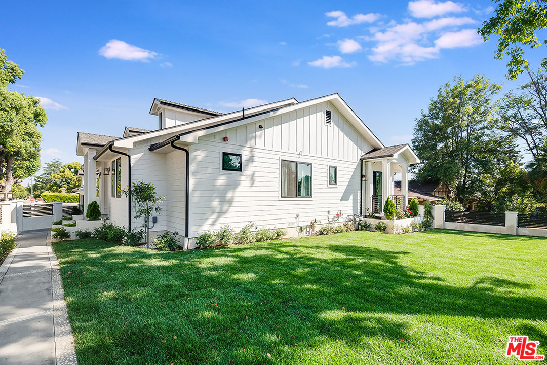 536 Jamestown Road Burbank, CA 91504 - Photo 11 of 54 Gallery Image 11
