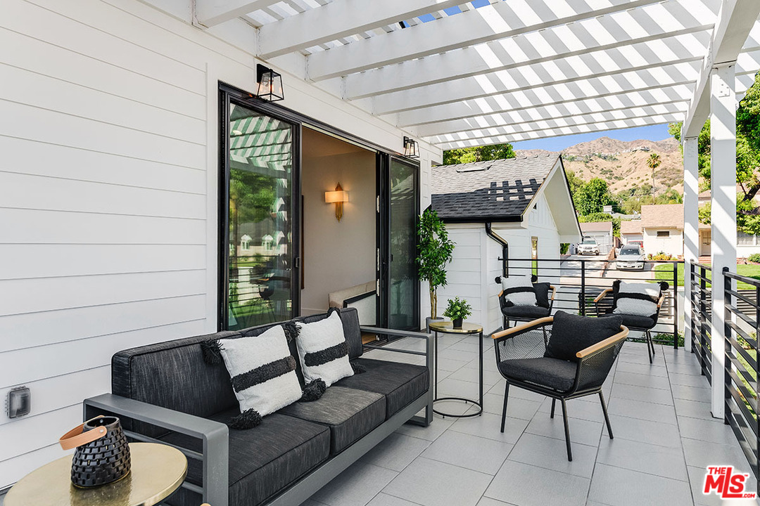 536 Jamestown Road Burbank, CA 91504 - Photo 12 of 54 Gallery Image 12