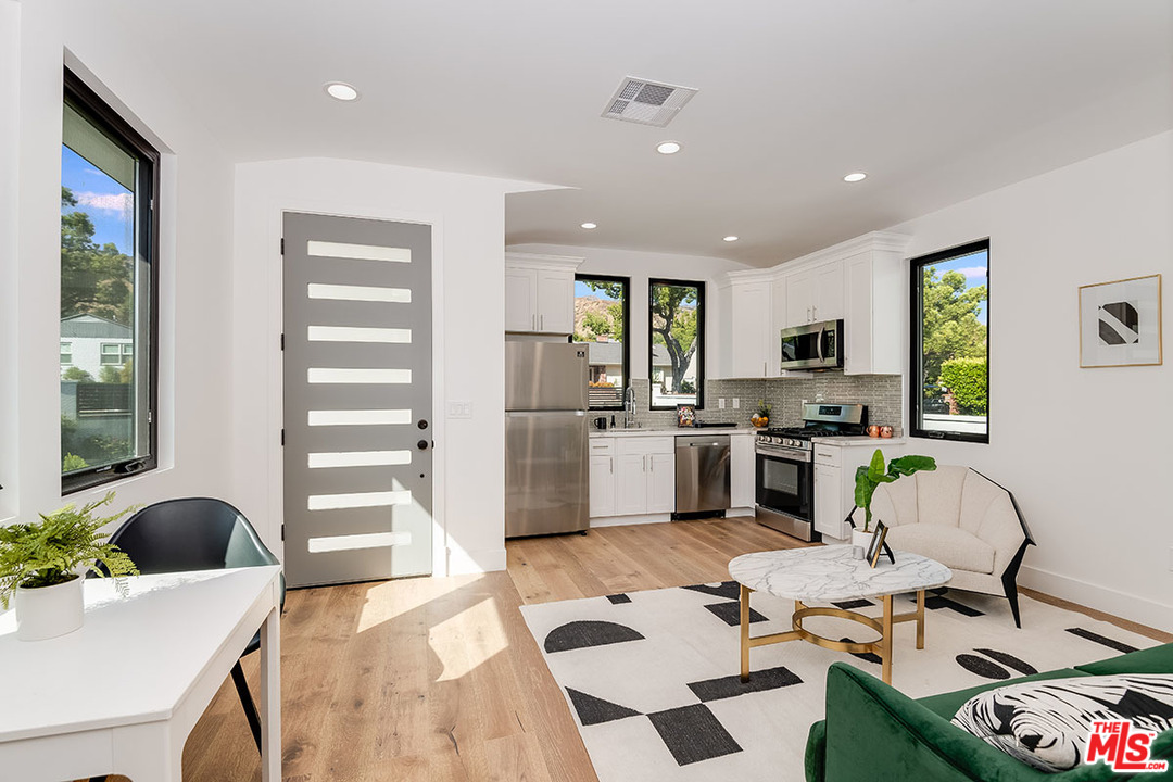 536 Jamestown Road Burbank, CA 91504 - Photo 14 of 54 Gallery Image 14