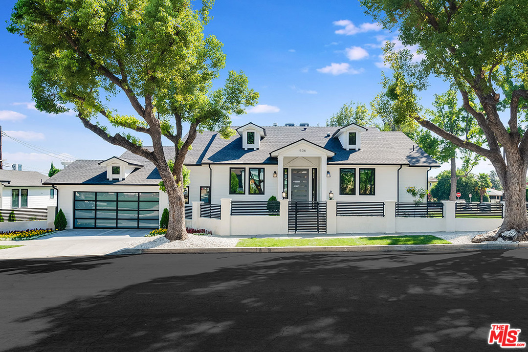 536 Jamestown Road Burbank, CA 91504 - Photo 17 of 54 Gallery Image 17