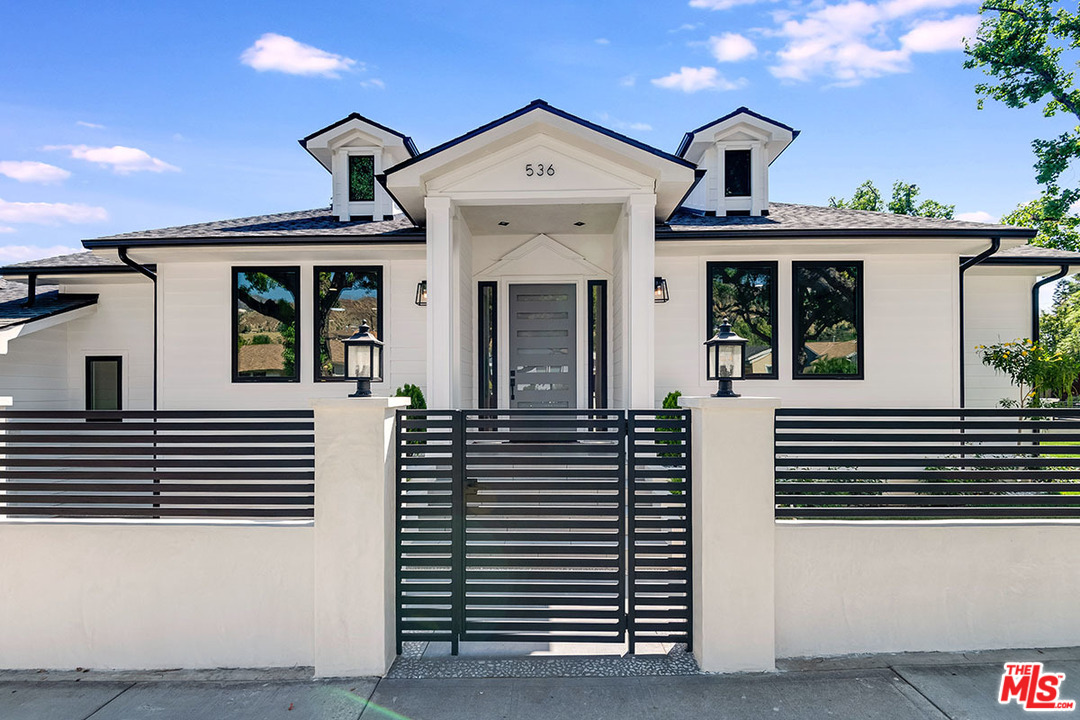 536 Jamestown Road Burbank, CA 91504 - Photo 19 of 54 Gallery Image 19