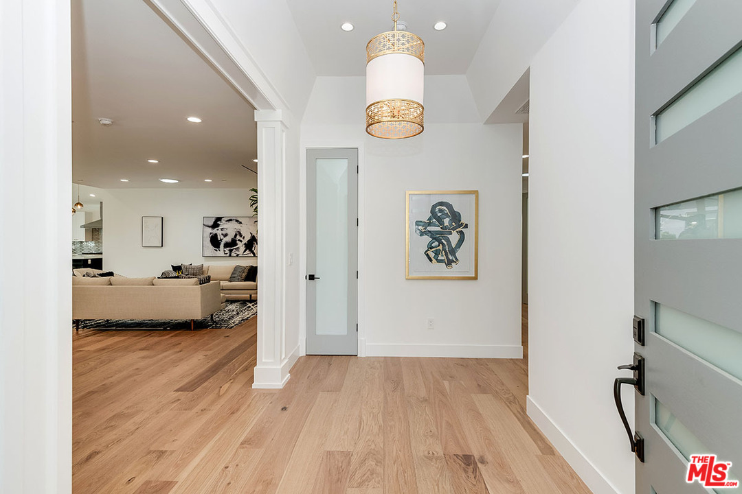 536 Jamestown Road Burbank, CA 91504 - Photo 20 of 54 Gallery Image 20