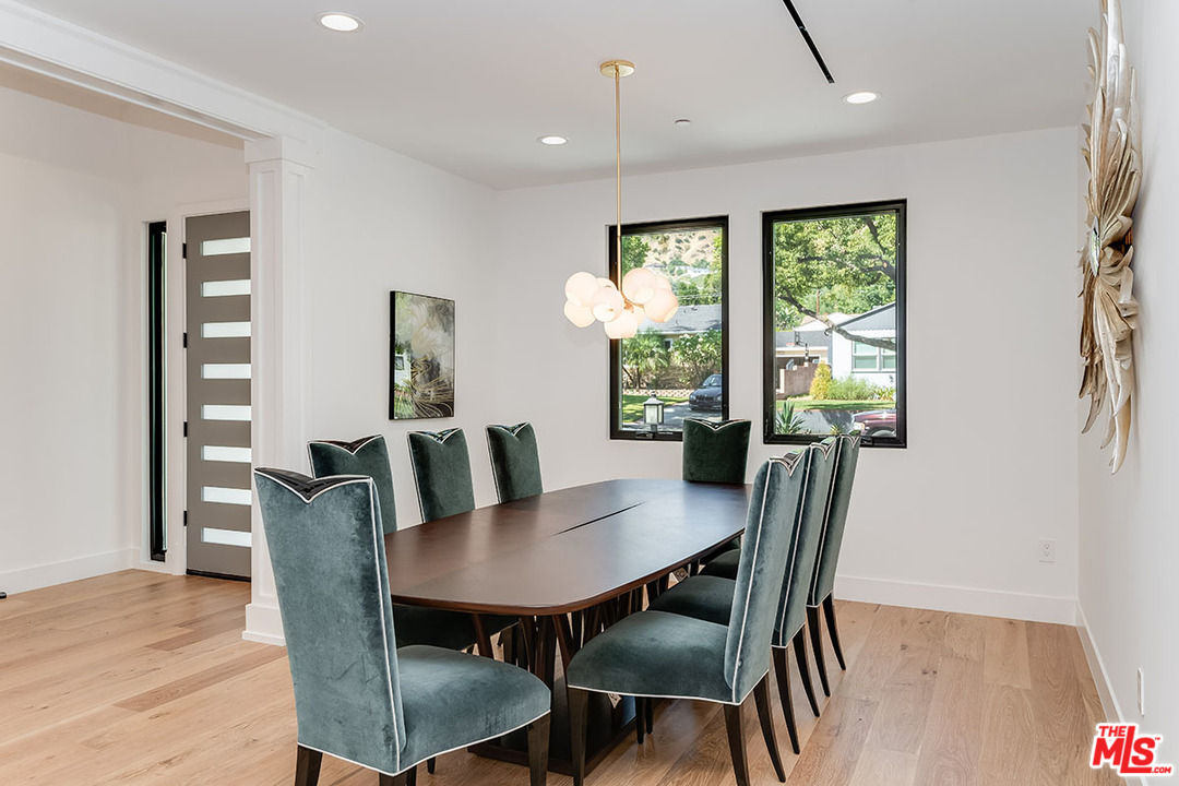 536 Jamestown Road Burbank, CA 91504 - Photo 22 of 54 Gallery Image 22