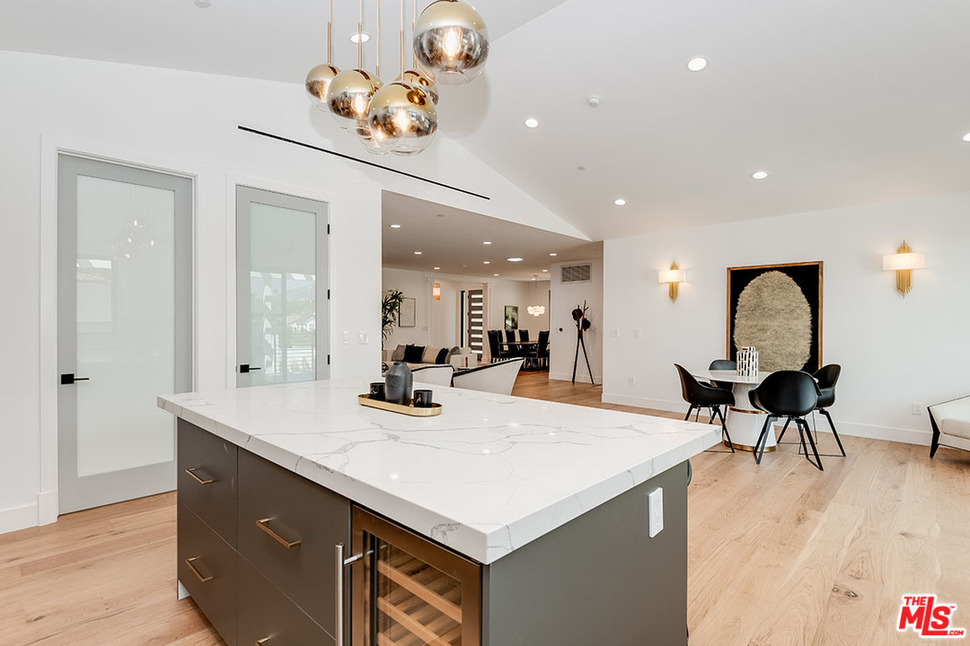 536 Jamestown Road Burbank, CA 91504 - Photo 24 of 54 Gallery Image 24