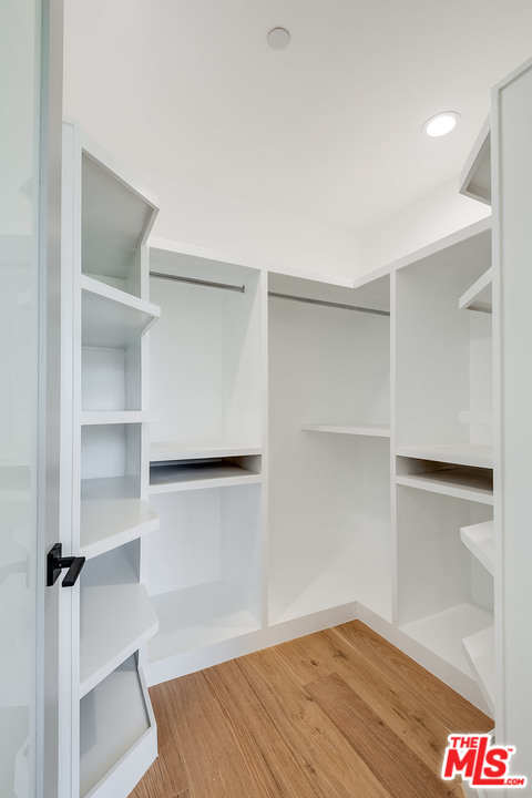 536 Jamestown Road Burbank, CA 91504 - Photo 31 of 54 Gallery Image 31