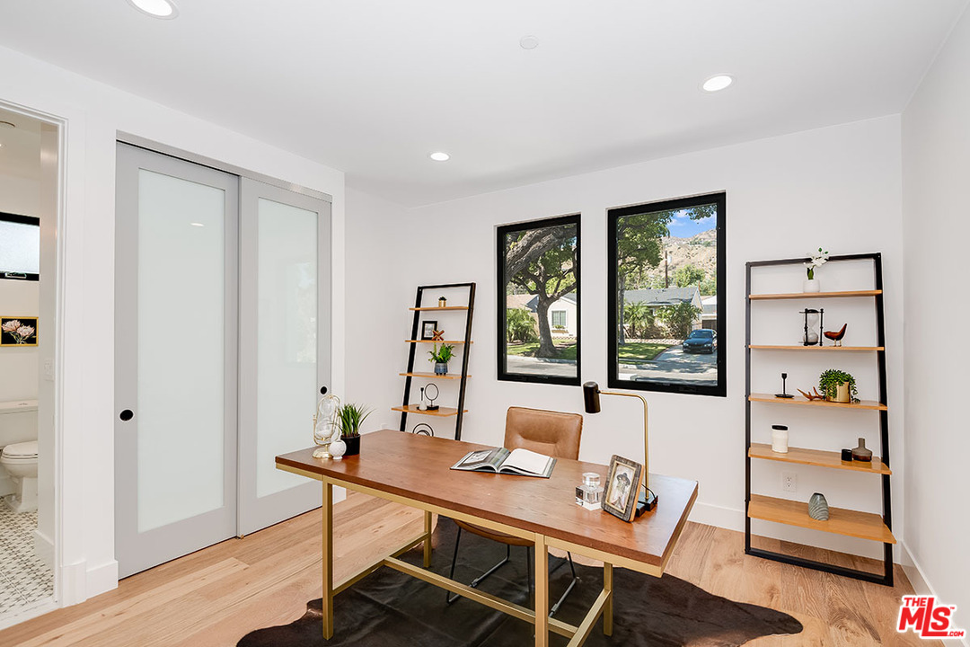 536 Jamestown Road Burbank, CA 91504 - Photo 32 of 54 Gallery Image 32