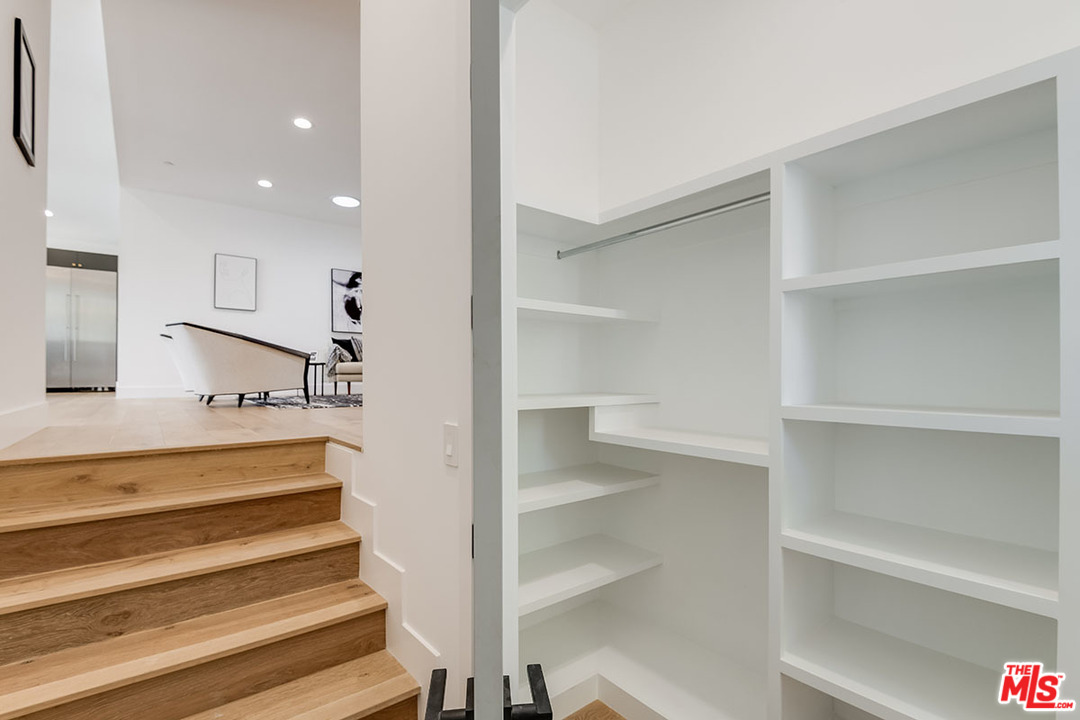 536 Jamestown Road Burbank, CA 91504 - Photo 39 of 54 Gallery Image 39