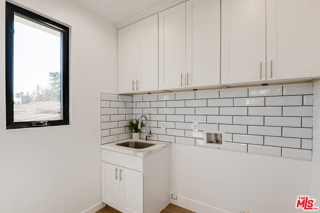 536 Jamestown Road Burbank, CA 91504 - Photo 40 of 54 Gallery Image 40