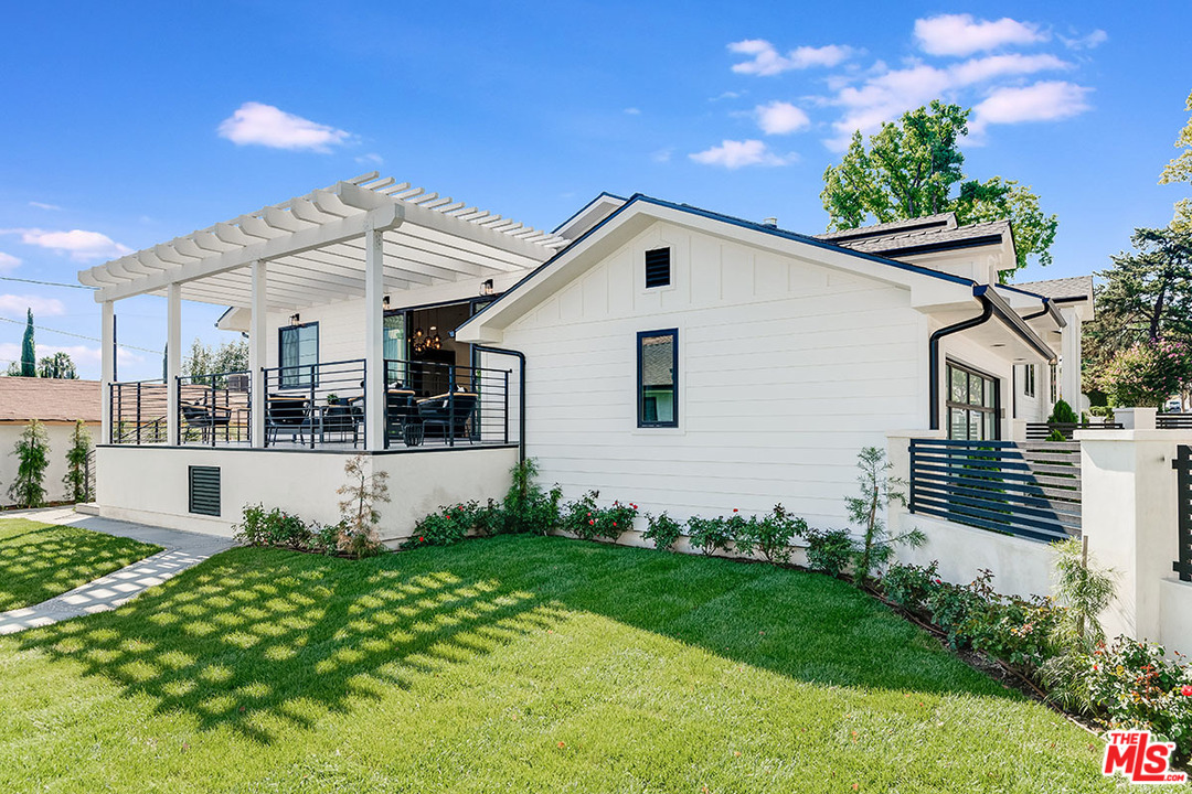 536 Jamestown Road Burbank, CA 91504 - Photo 45 of 54 Gallery Image 45