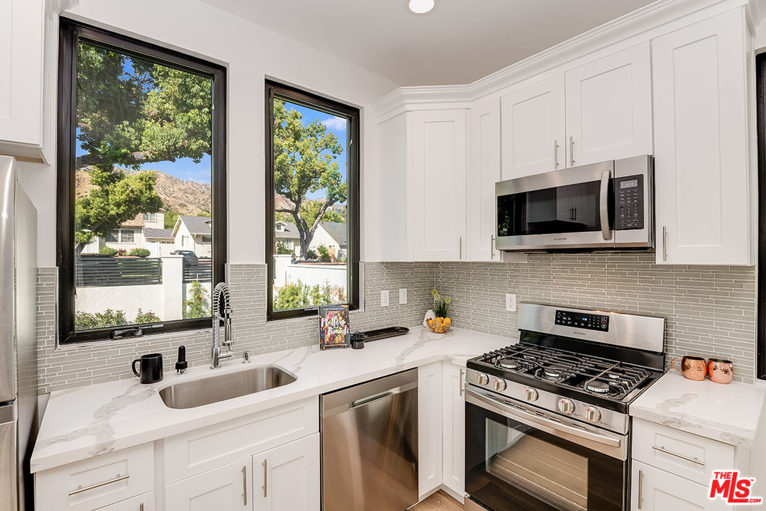 536 Jamestown Road Burbank, CA 91504 - Photo 48 of 54 Gallery Image 48