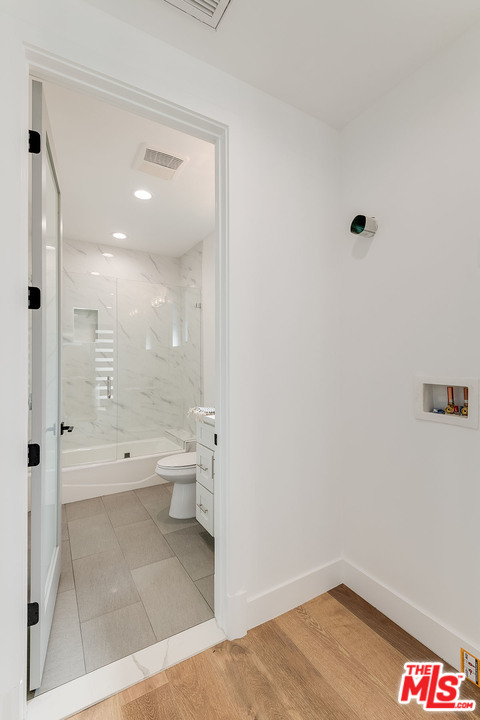 536 Jamestown Road Burbank, CA 91504 - Photo 49 of 54 Gallery Image 49