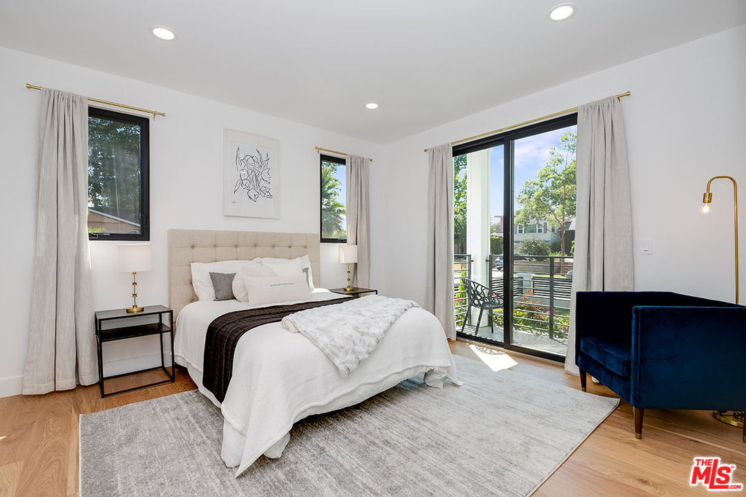 536 Jamestown Road Burbank, CA 91504 - Photo 10 of 54 Gallery Image 10