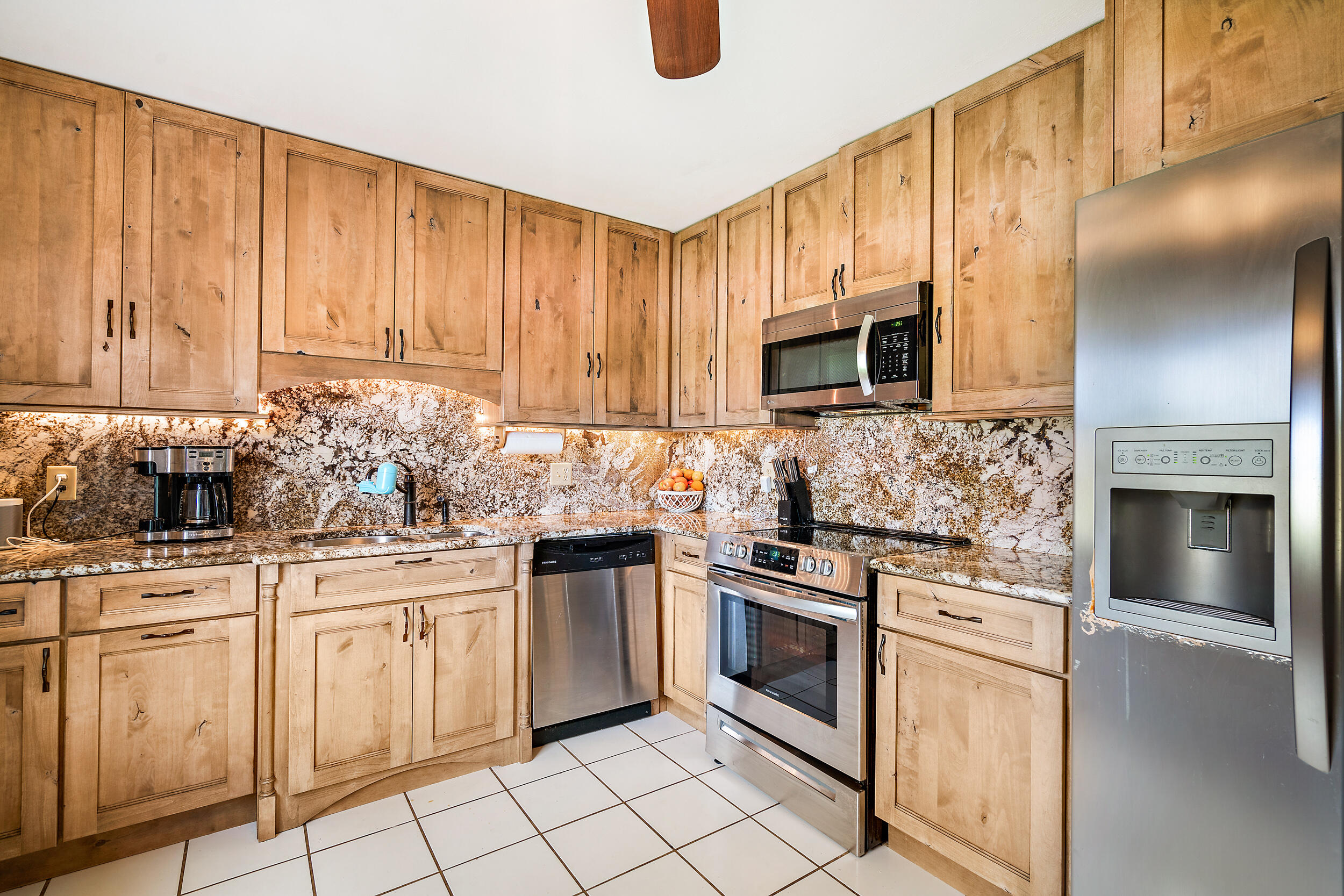 6774 Southeast Raintree Avenue Stuart, FL 34997 - Photo 3 of 25 Kitchen