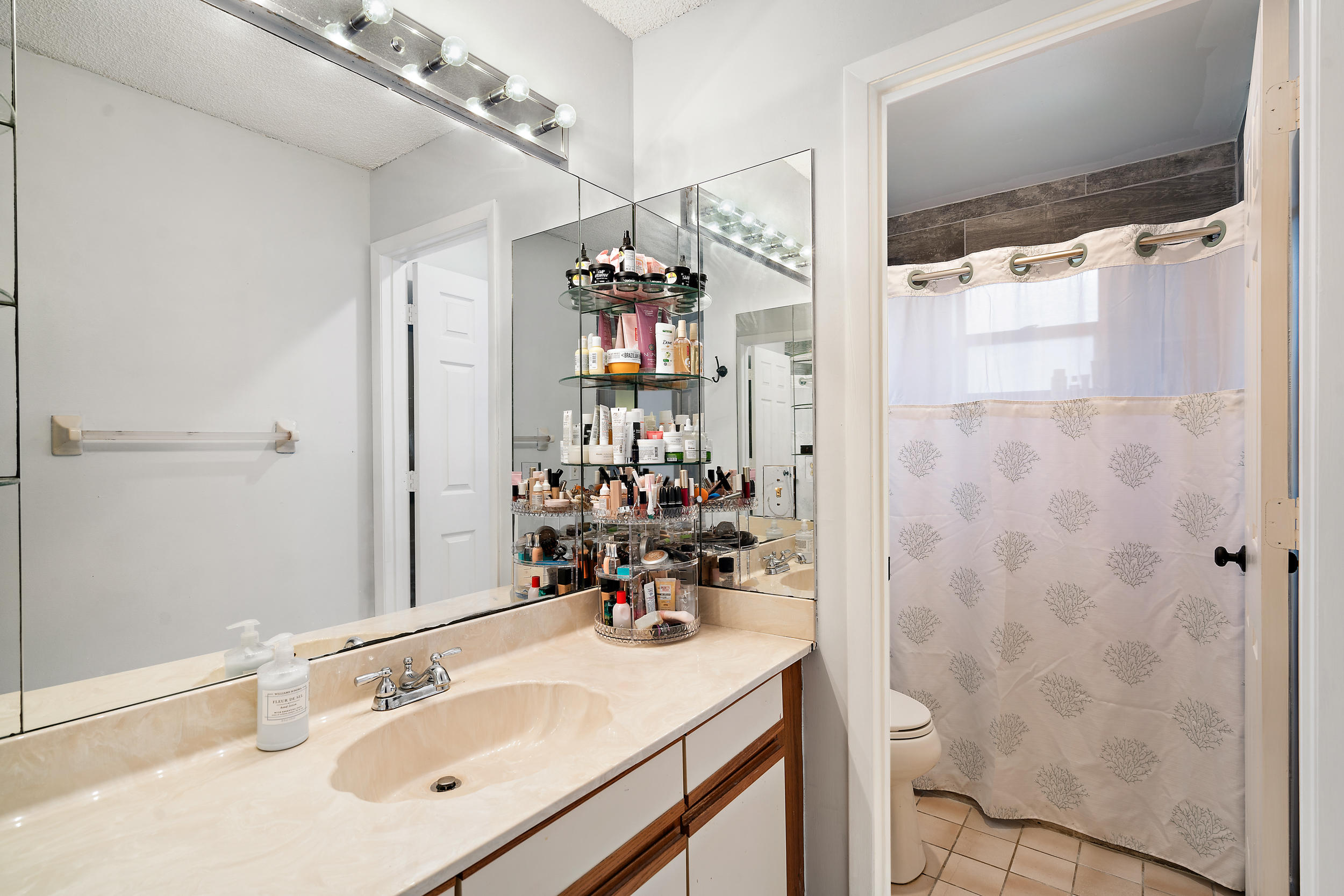 6774 Southeast Raintree Avenue Stuart, FL 34997 - Photo 8 of 25 Full Bath
