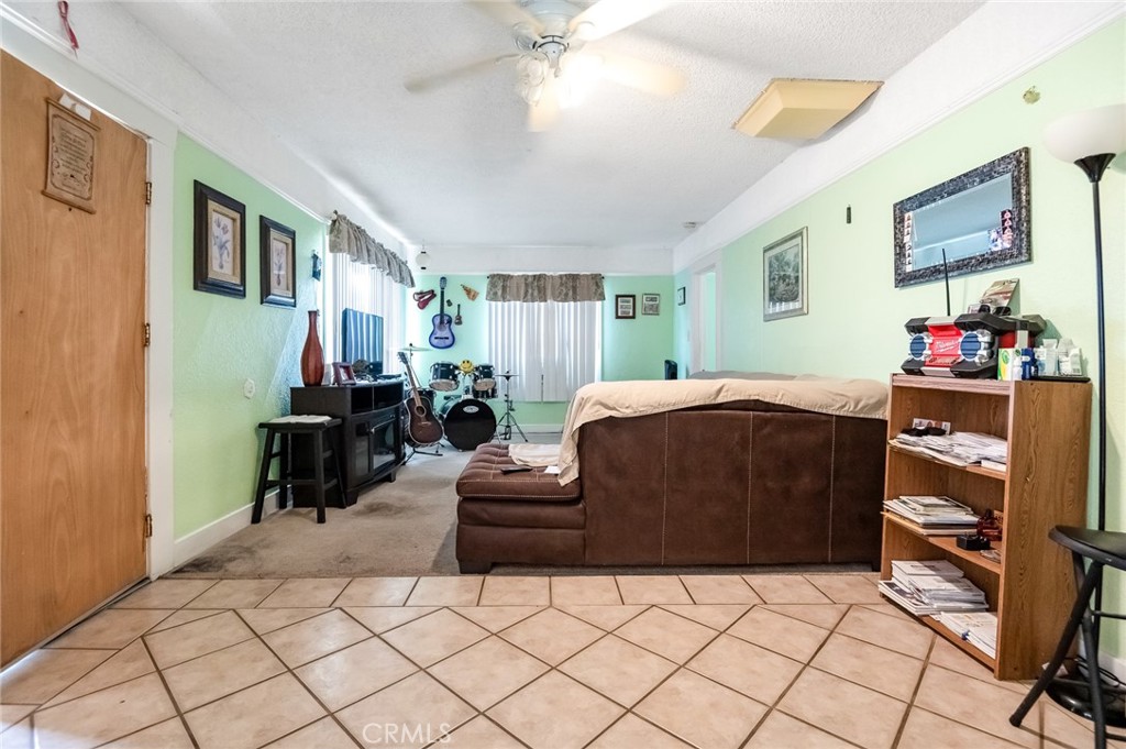 414 West Cameron Street Hanford, CA 93230 - Photo 4 of 12 a living room with furniture