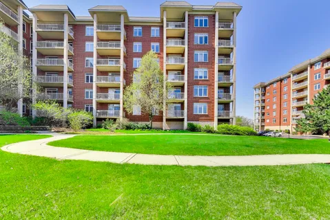 $315,000 | 8400 Callie Avenue, Unit 205, Morton Grove, IL 60053