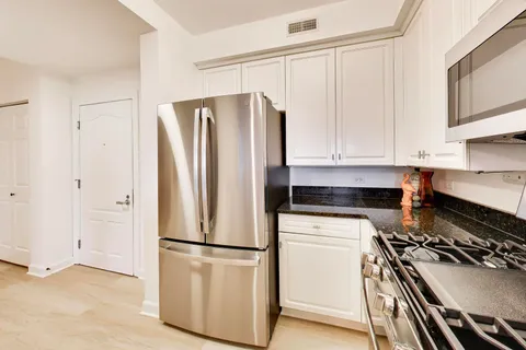$315,000 | 8400 Callie Avenue, Unit 205, Morton Grove, IL 60053