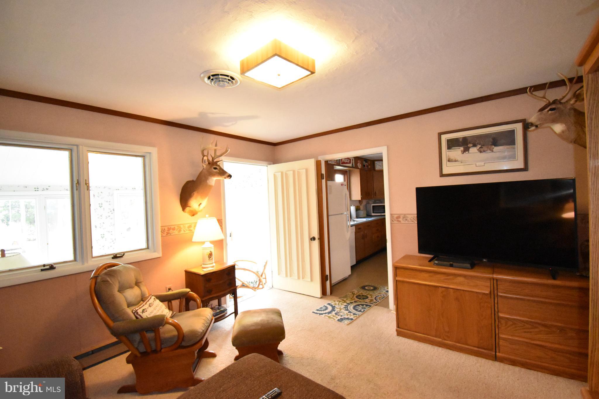 5535 Morris Neck Road Cambridge, MD 21613 - Photo 8 of 39 Living Room